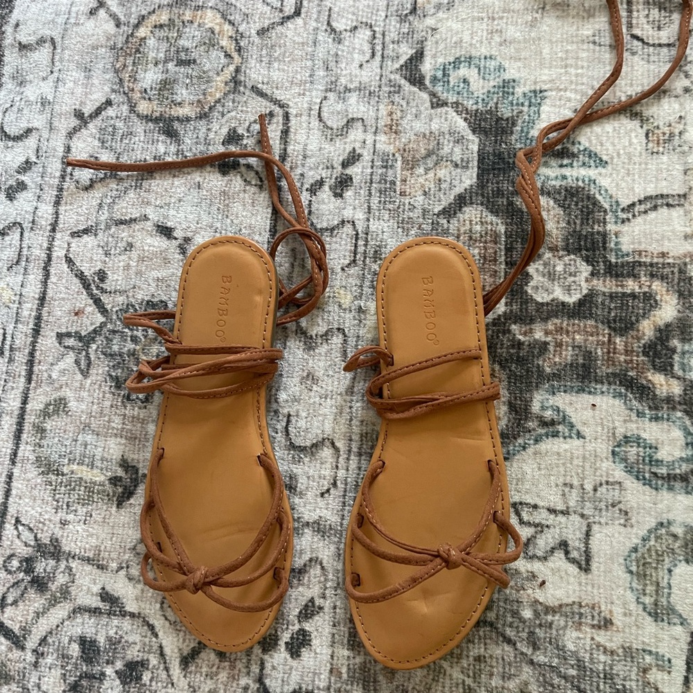 BAMBOO Tan Sandals gladiator style Flat Design NWOT